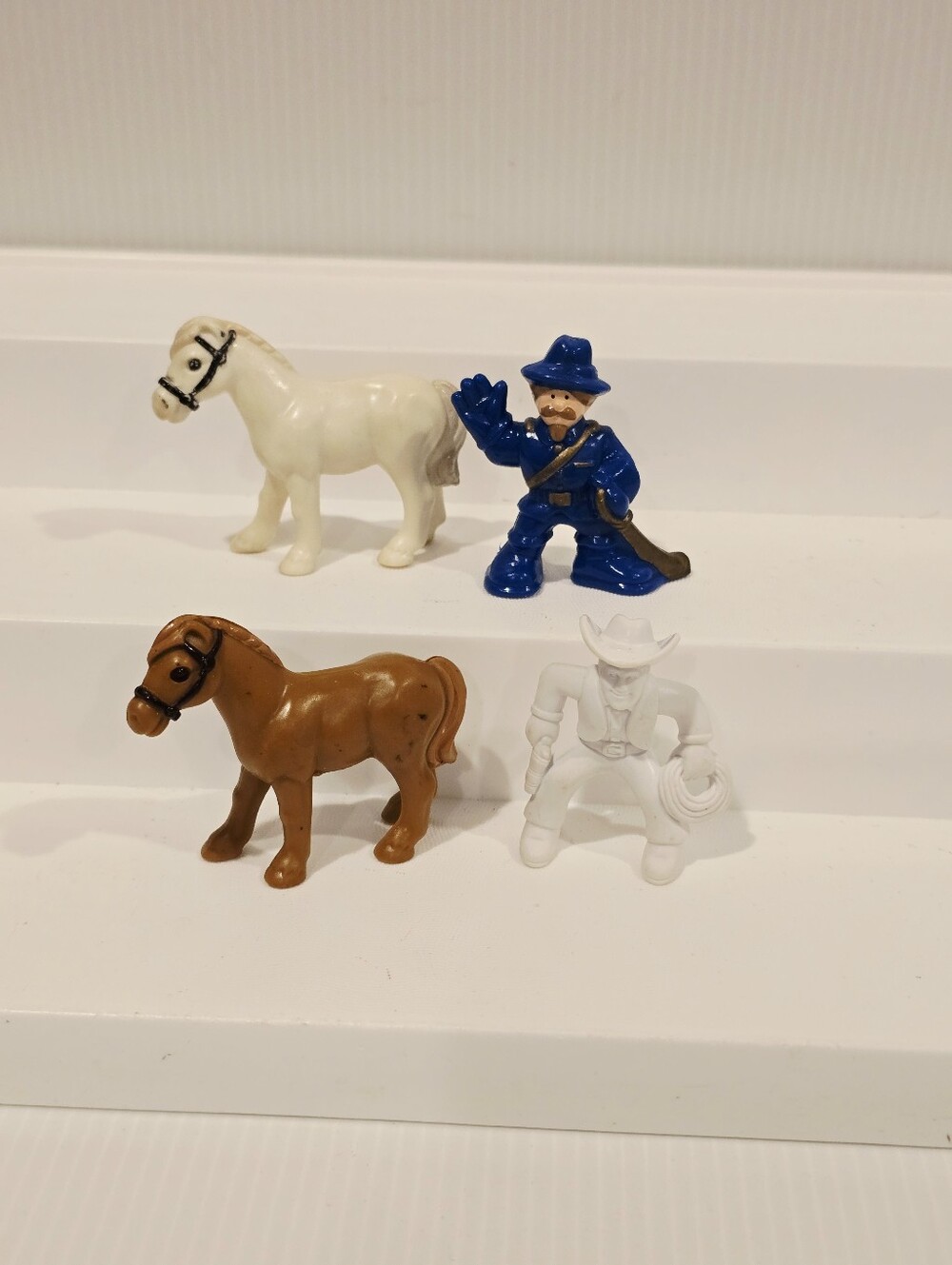 Lincoln Logs Figure and Horse Set